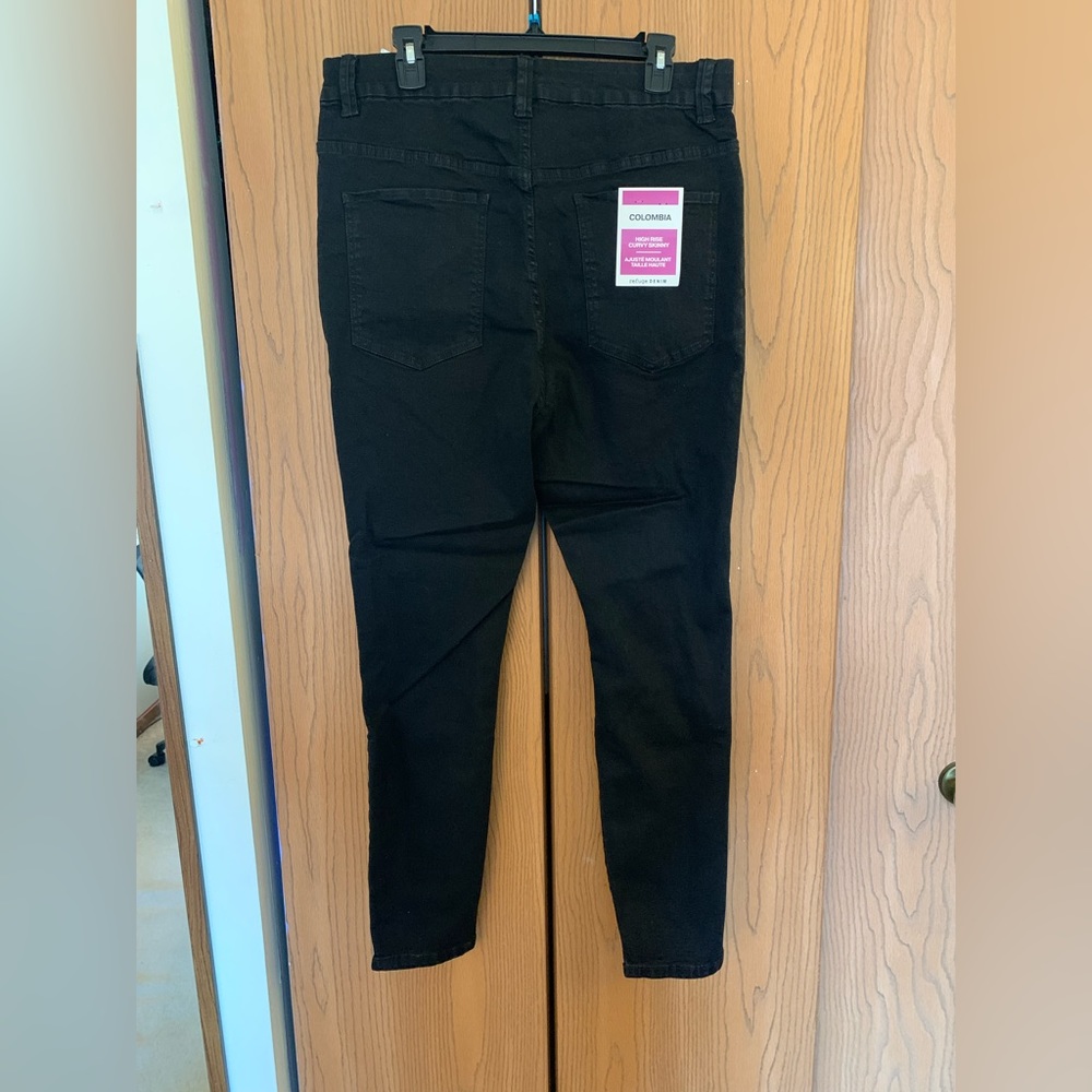 Distressed black skinny jeans